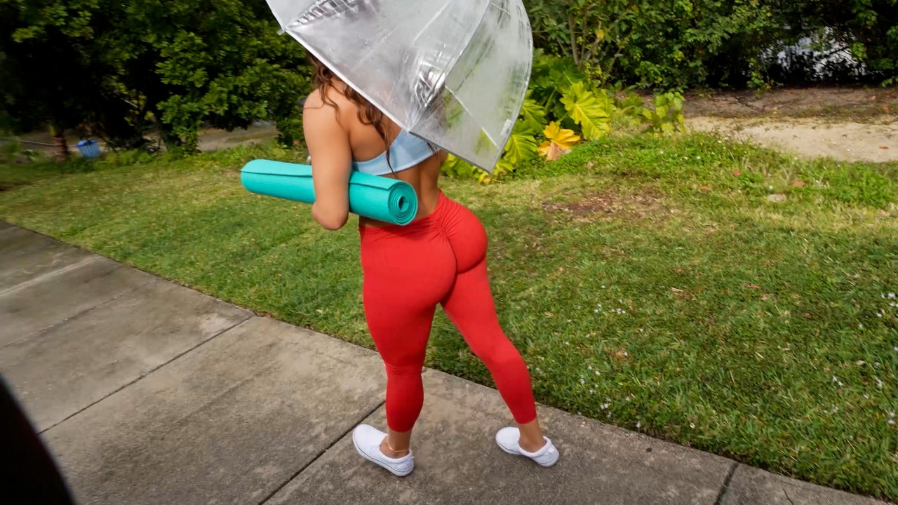 Essie S Ass Makes It Snow On The Bus Video Bangbros