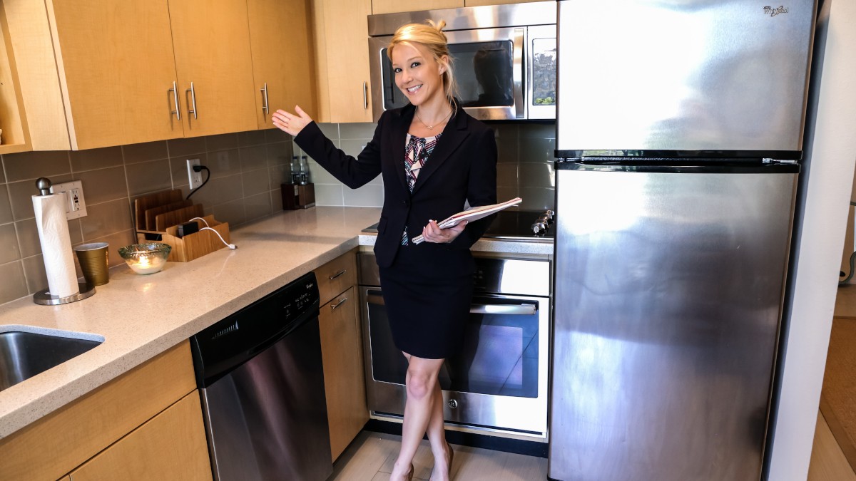 Making a Milf-Estate Video