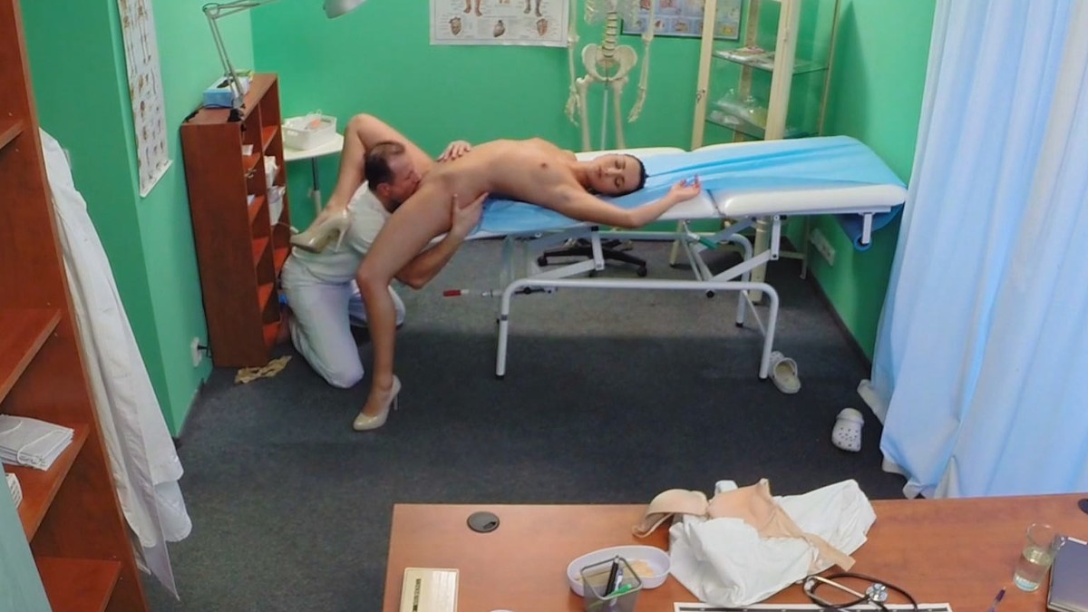 Nurse Gets More Then a Massage From the Doctor