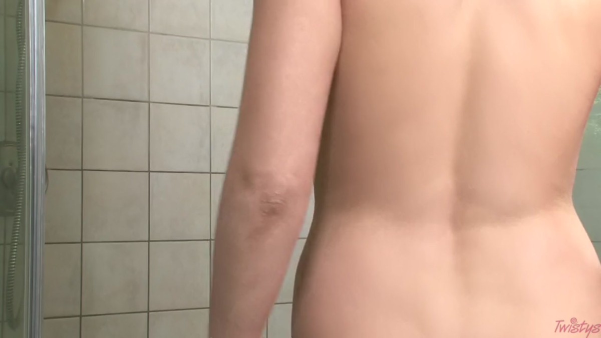 Maria Getting Wet and Getting Off