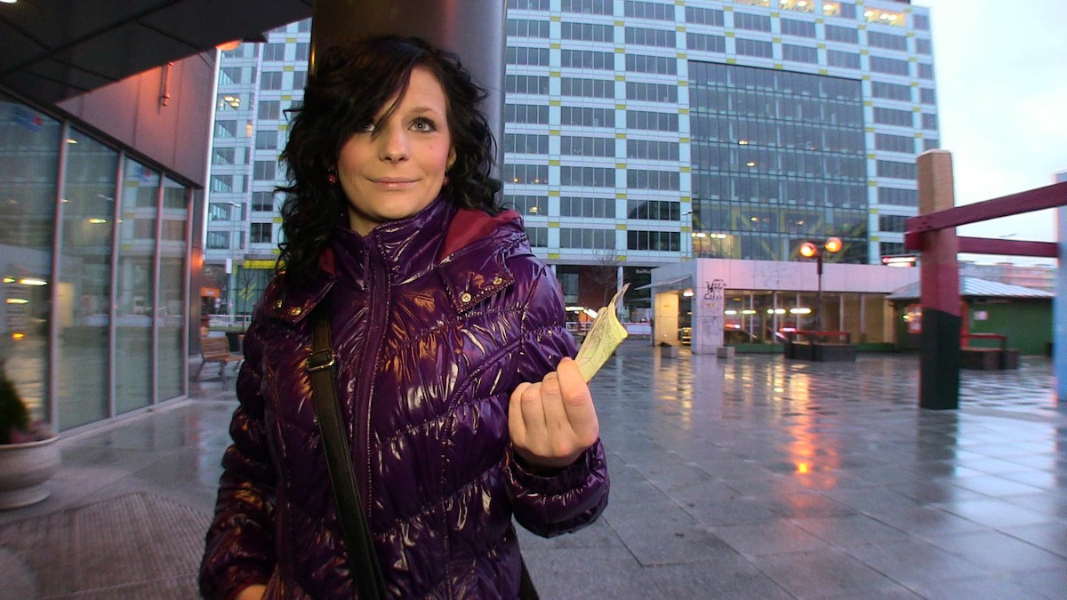 Lying Agent Convinced Blonde to Fuck on Command