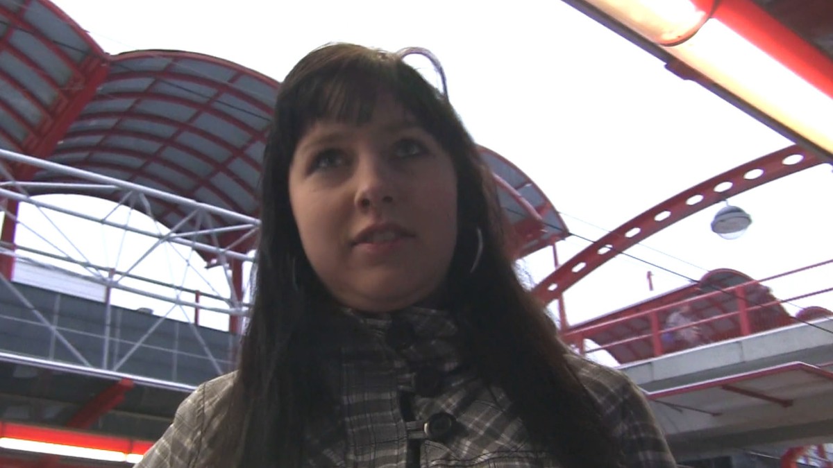 Stranger Finds an Easy Pussy to Fuck in Public