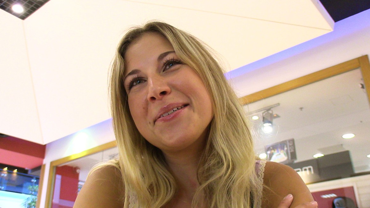 Cute Blonde Loves Getting Cum on Her Pretty Pussy