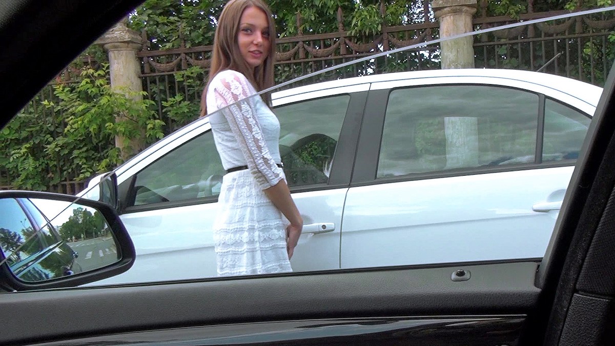 Cutie Gets Roadside Anal