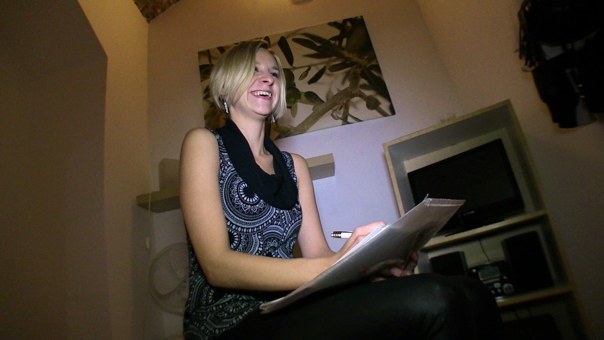 A Fake Modelling Gig Turns Into a Cum Facial