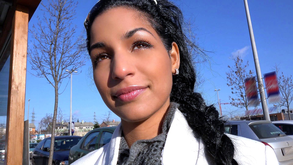 Petite Hottie Rides Dick