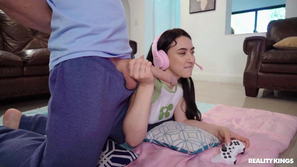 Mandy Muse, Oliver Flynn - Brunette Gamer Girl Handjob with Big Dick