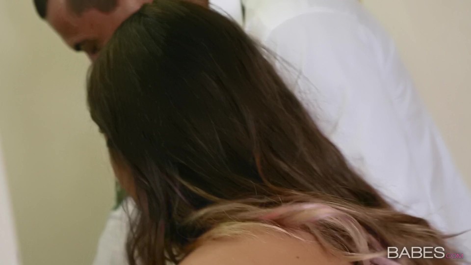 August Ames and Alex Jones - Bathroom Blowjob and Facial