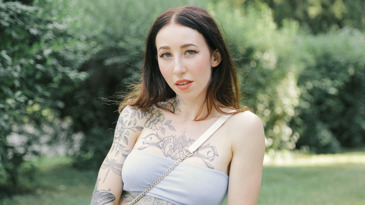 [PublicAgent] Esluna (A Blowjob for a Free Tattoo)