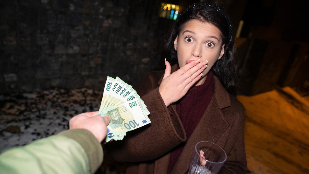 Public Agent Asandra Dewy, Martin Gun The Lonely Party Girl