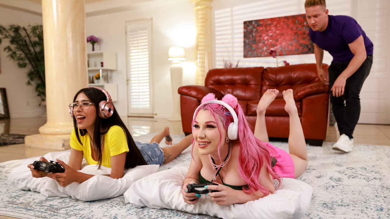 [HotGirlsGame] Lily Lou (Hot Gamer Craves Freeuse Anal/Reality Kings)