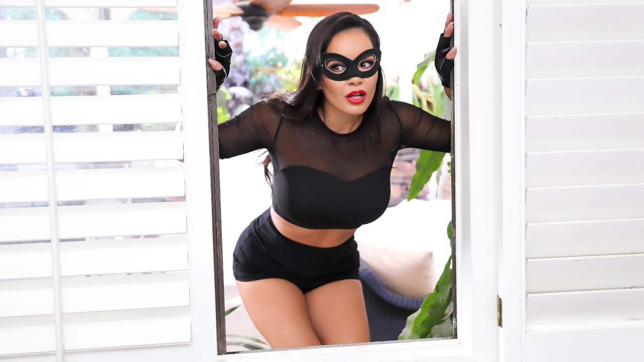 Daisy Marie in Nicolette Saves The World: Part 1 episode