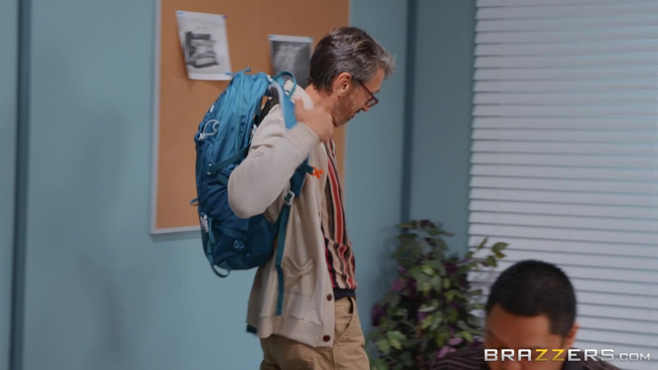 Bella Rolland and Steve Holmes in Old Man On Campus episode