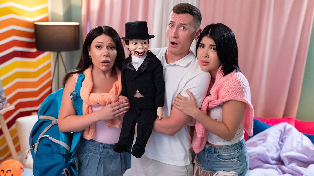 Lady Dee, Lola Bratz, Charlie Dean The Haunted Dirty Dummy (Halloween) FakeHostel FakeHostel-The Haunted Dirty Dummy (Halloween)-Lady Dee, Lola Bratz, Charlie Dean