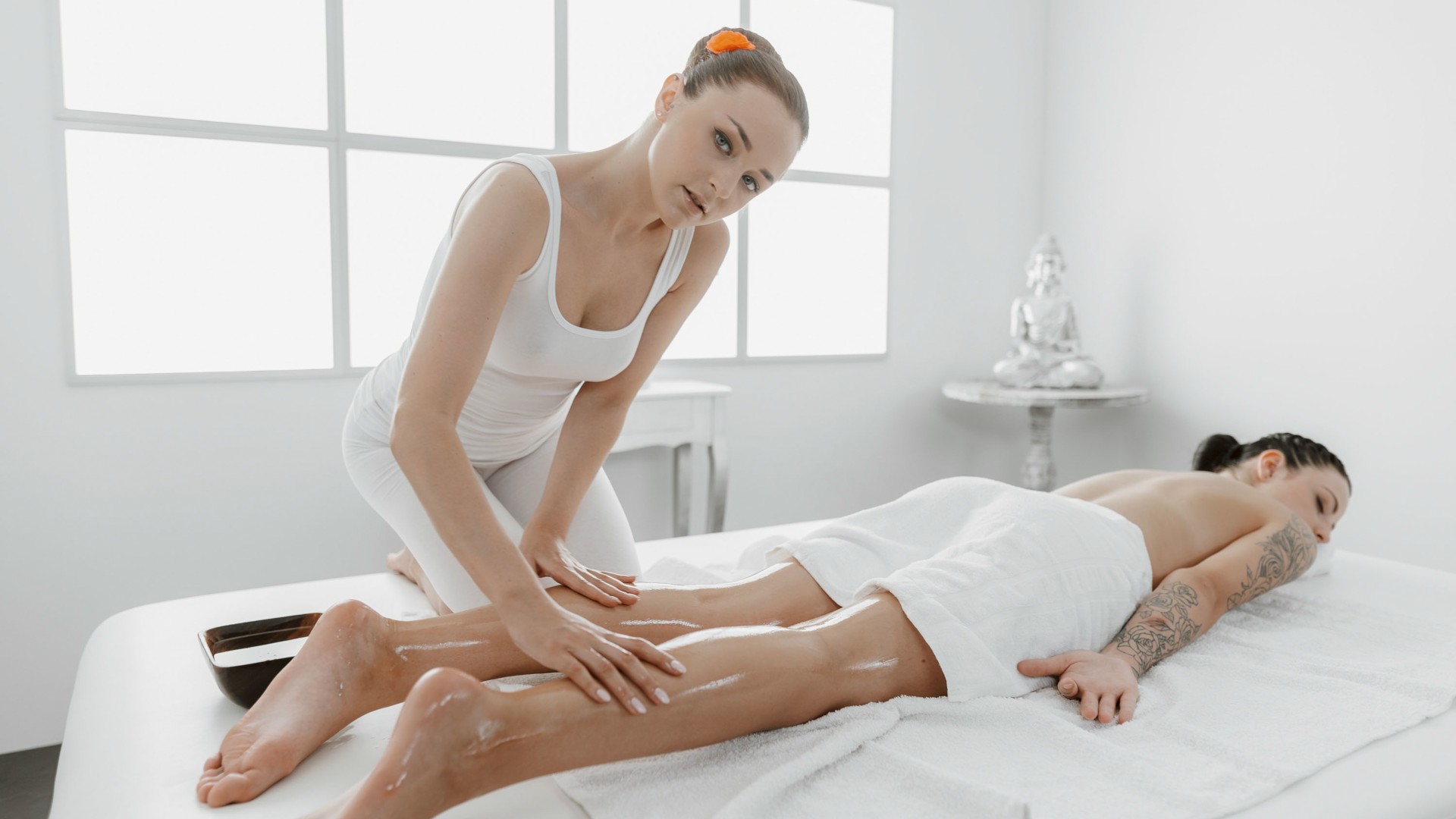 69 Facesitting Lesbians Oil Massage