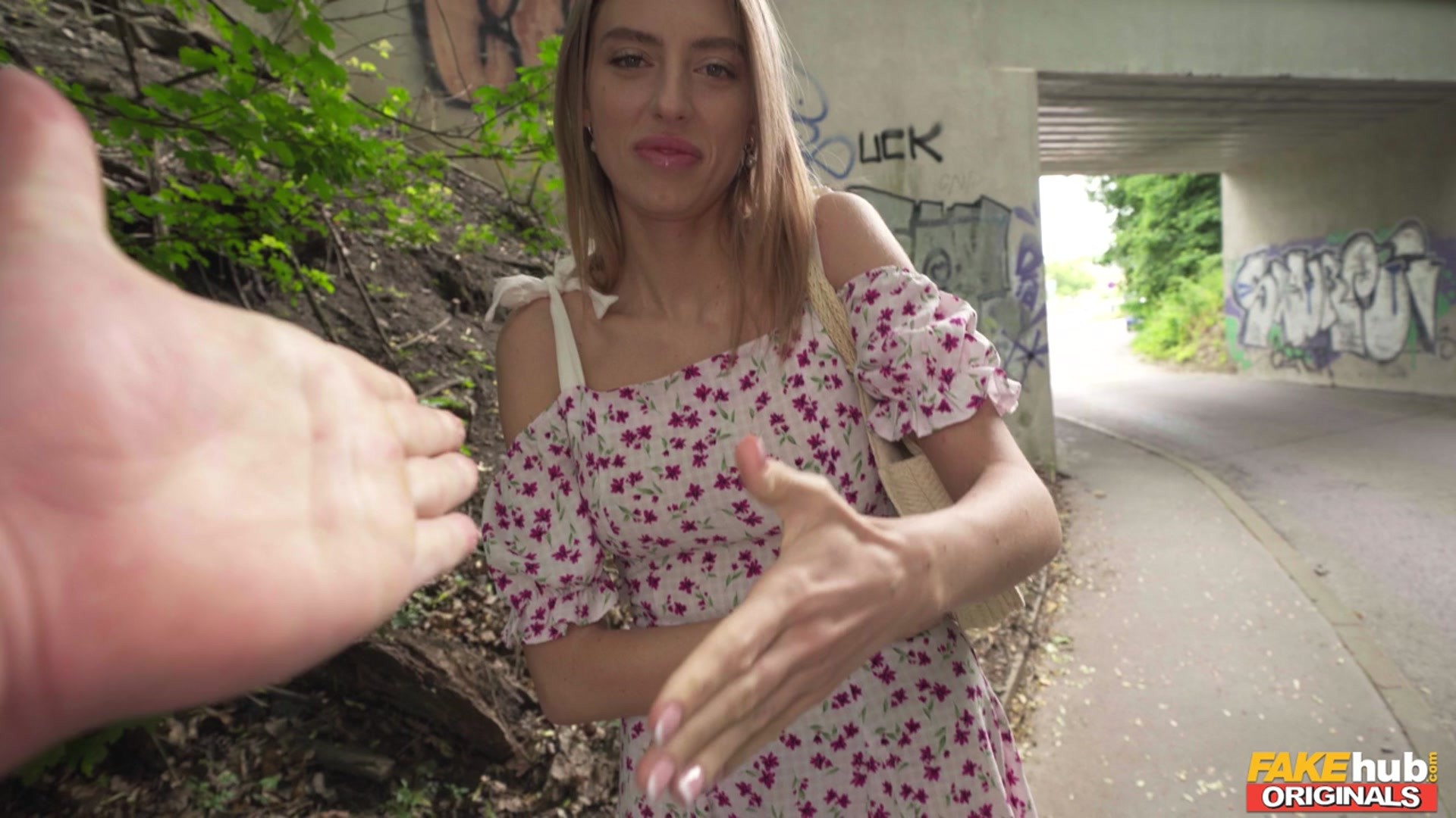 Russian, Paper, Scissors 4