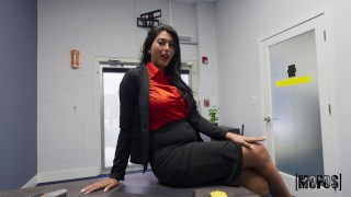 Lola Pearl porn scene photoshoot