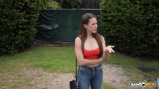 Justine Jakobs and Peter Green in Damsel in DisDress episode