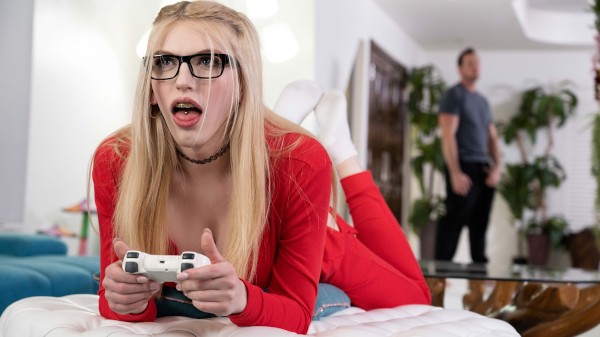 Gamer Girl Gets Creampied Porn Photo with Tony Orlando, Pierce Paris, Izzy Wilde naked