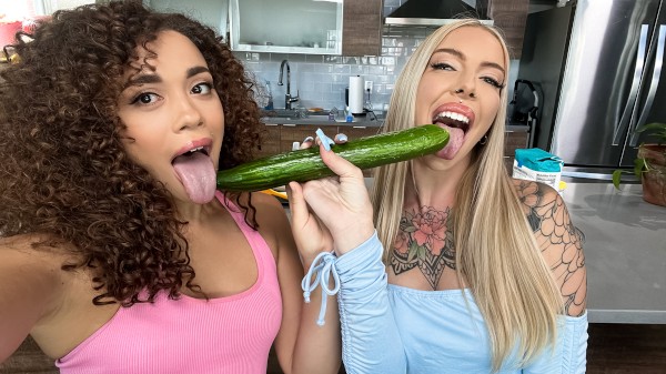Baking With Babes Porn Photo with Willow Ryder, Cassidy Luxe naked