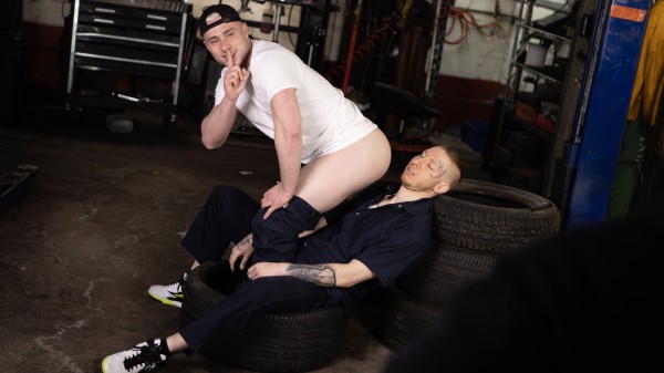 Kiss My Mechanic Ass Porn Photo with Aiden Jacobs, Zach Damien naked