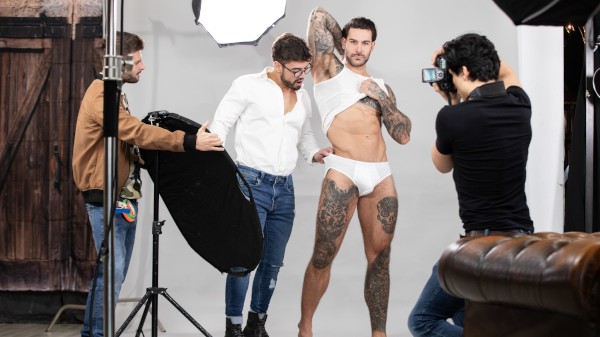 Assisting The Bulge Model Porn Photo with Dann Grey, Papi Kocic naked